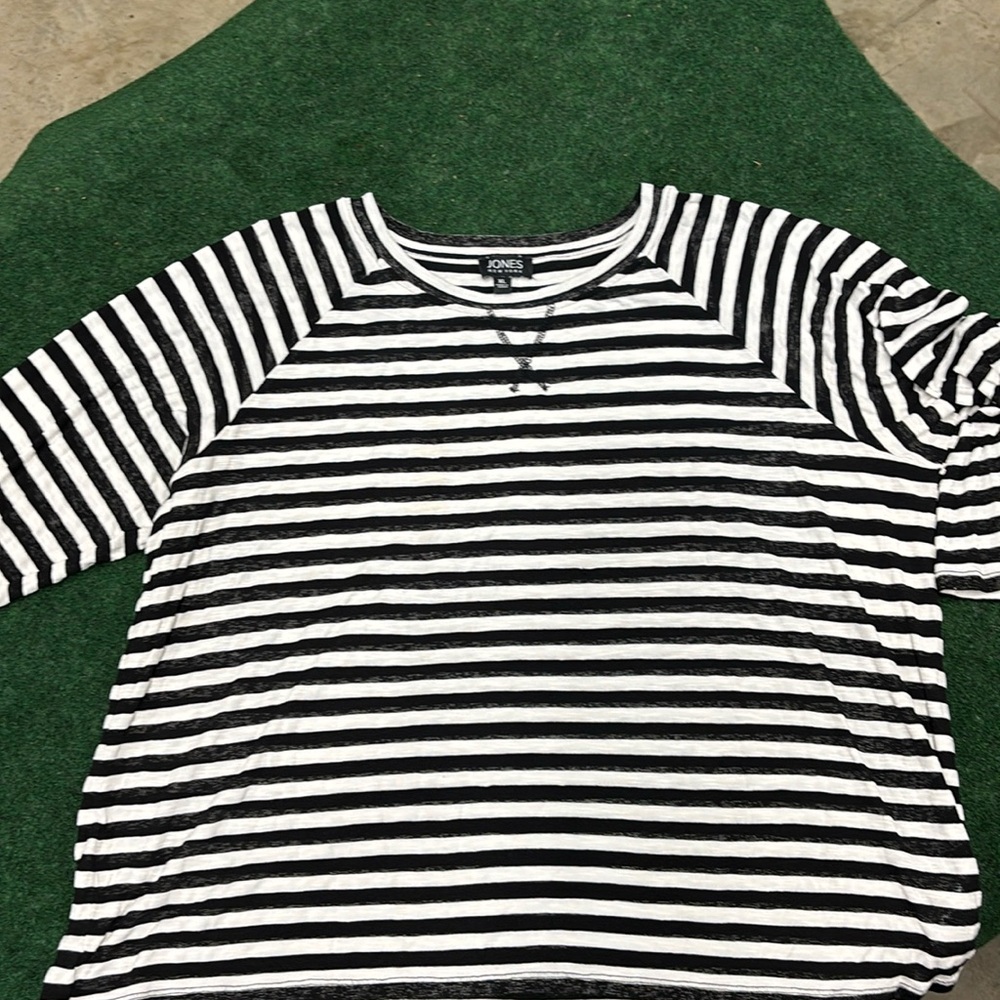 Jones New York top. It’s a thin, 3/4 sleeve XL